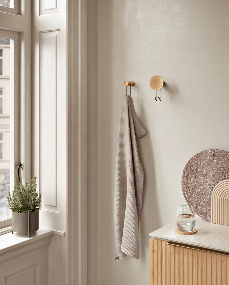 Around Wall Hanger - Small - Woud Hangers & Hooks - Oak/satin brass - HORNE