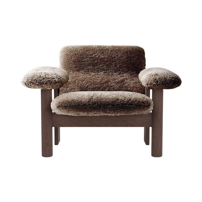 Brasilia Lounge Chair, Low Back - Sheepskin - Audo Copenhagen - Chairs - Natural Oak - Sahara - HORNE