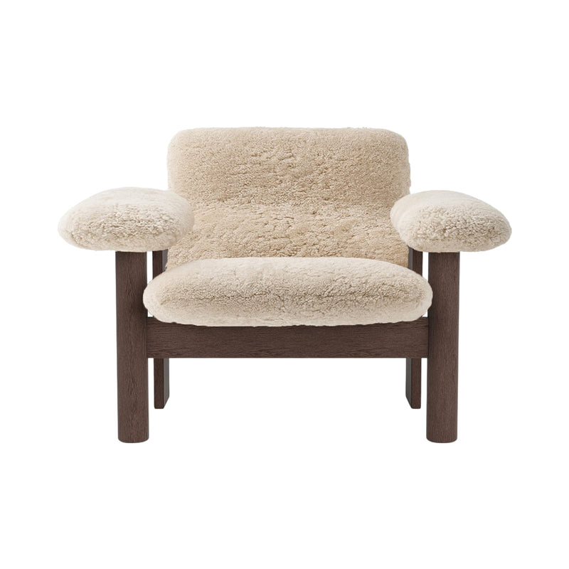 Brasilia Lounge Chair, Low Back - Sheepskin - Audo Copenhagen - Chairs - Natural Oak - Sahara - HORNE