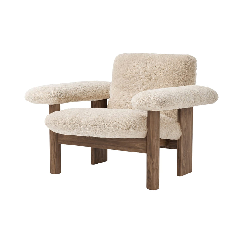 Brasilia Lounge Chair, Low Back - Sheepskin - Audo Copenhagen - Chairs - Natural Oak - Sahara - HORNE