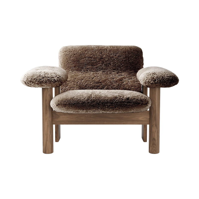 Brasilia Lounge Chair, Low Back - Sheepskin - Audo Copenhagen - Chairs - Natural Oak - Sahara - HORNE