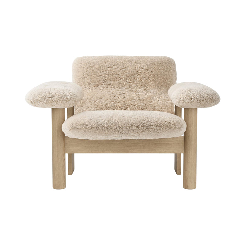 Brasilia Lounge Chair, Low Back - Sheepskin - Audo Copenhagen - Chairs - Natural Oak - Sahara - HORNE