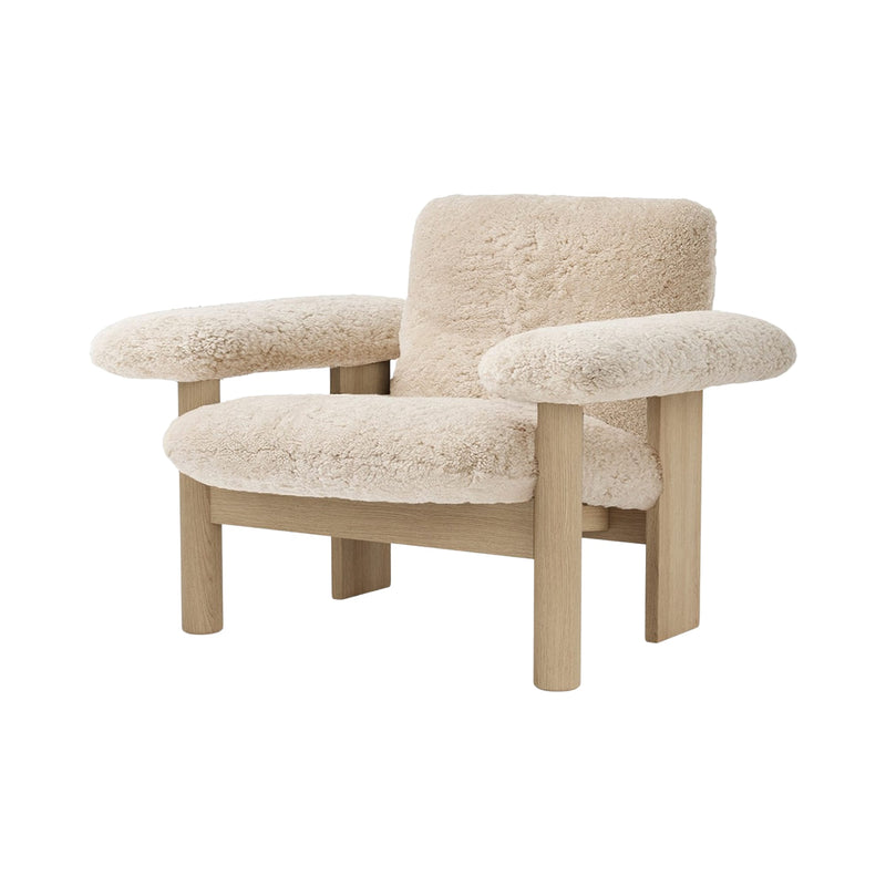 Brasilia Lounge Chair, Low Back - Sheepskin - Audo Copenhagen - Chairs - Natural Oak - Sahara - HORNE