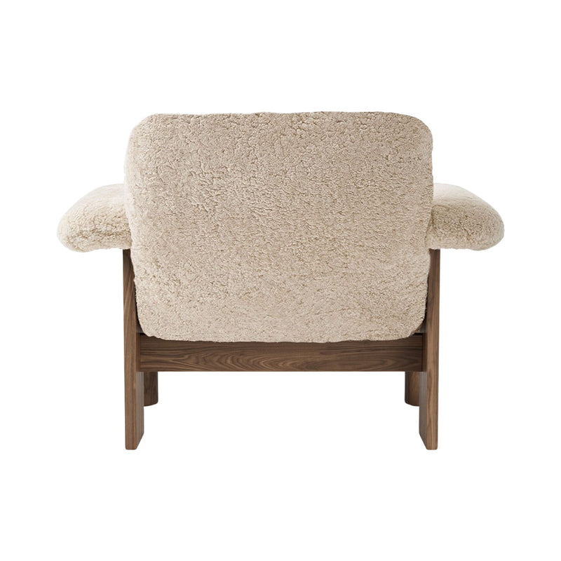 Brasilia Lounge Chair, Low Back - Sheepskin - Audo Copenhagen - Chairs - Natural Oak - Sahara - HORNE