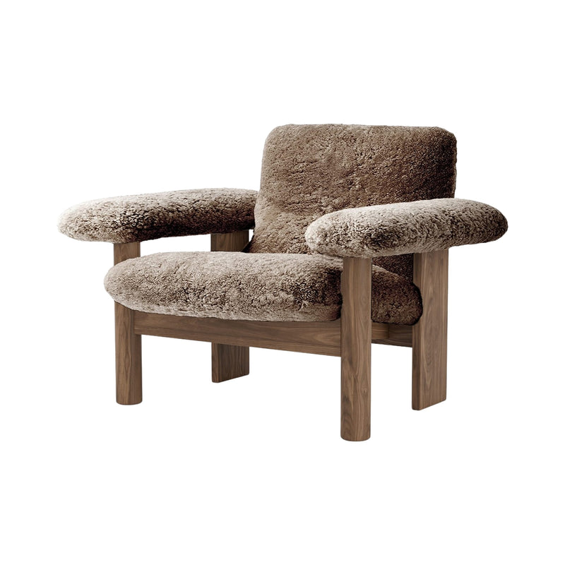 Brasilia Lounge Chair, Low Back - Sheepskin - Audo Copenhagen - Chairs - Natural Oak - Sahara - HORNE