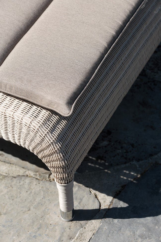 Safi Sunlounger With Arms - Vincent Sheppard Outdoor Furniture - Old lace - Canvas - HORNE