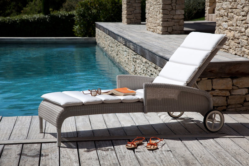 Safi Sunlounger With Arms - Vincent Sheppard Outdoor Furniture - Old lace - Canvas - HORNE