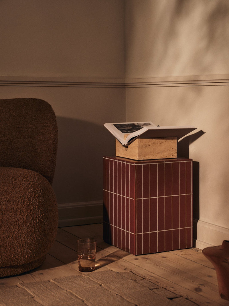 Tvara Book Stand - Ferm Living - Rosso Levanto - HORNE