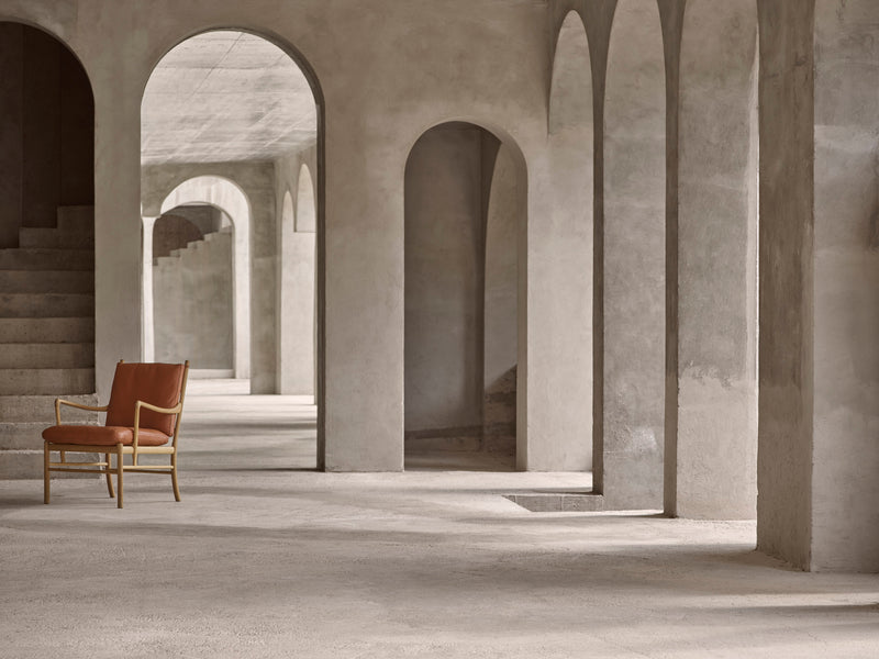 OW149 Colonial Chair - Carl Hansen & Son - Chairs - Oiled Oak/Thor 307 Leather - HORNE