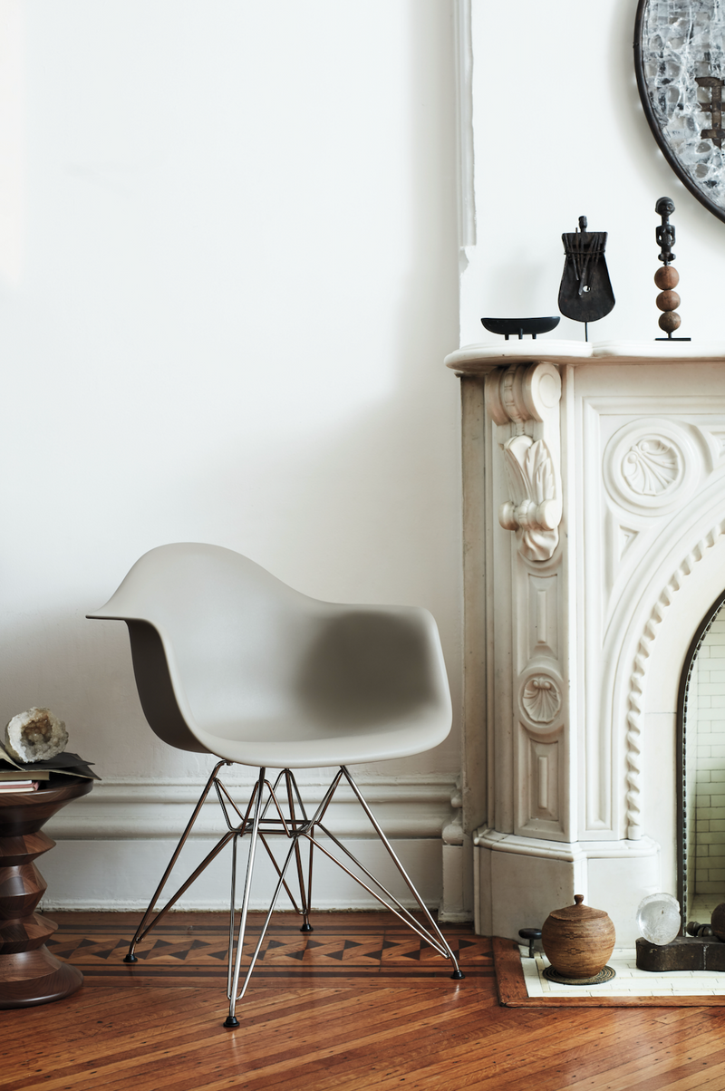 Eames® Molded Fiberglass Armchair – 4 - Leg Base - Herman Miller® - Chairs - White - Parchment - Standard Glide - HORNE