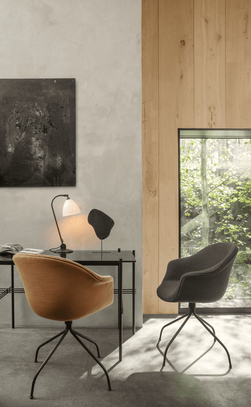 Bat Meeting Armchair - Black Swivel Base - Gubi - Chairs - Black - HORNE