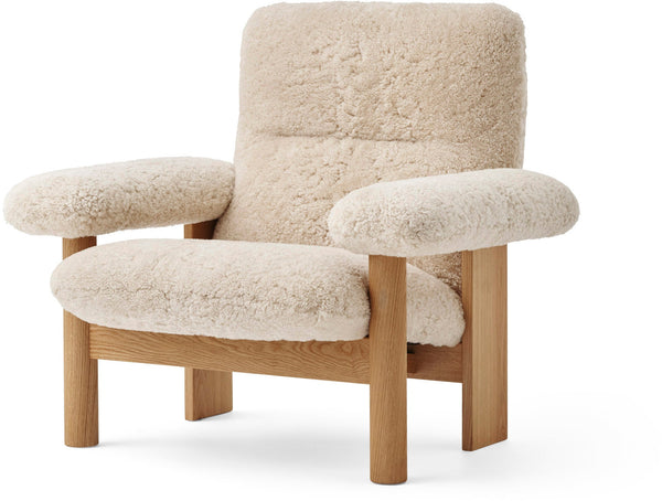 Brasilia Lounge Chair - Sheepskin - Audo Copenhagen - Chairs - Sahara - Natural Oak - HORNE