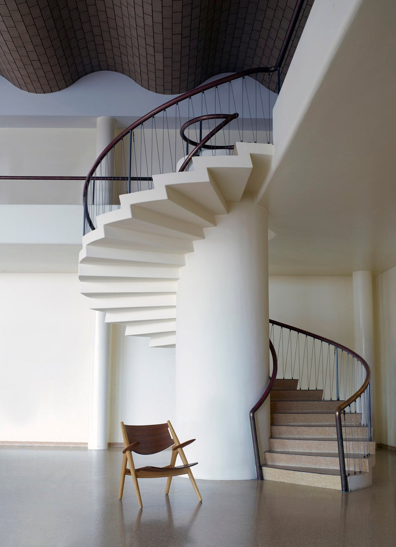 CH28P Lounge Chair - Carl Hansen & Son - Chairs - Lacquered Oak - Leather - Loke 7050 - HORNE