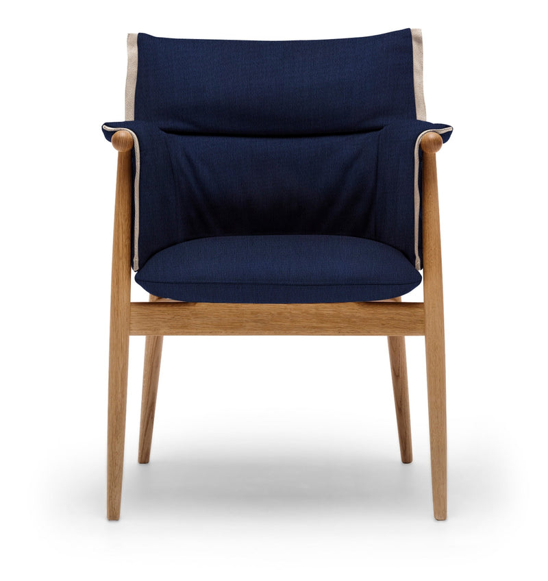E005 Embrace Armchair - Carl Hansen & Son - Chairs - Oiled Oak/Sif 95 Leather - HORNE
