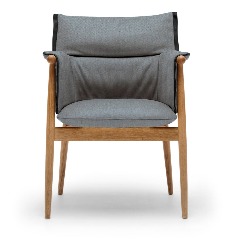 E005 Embrace Armchair - Carl Hansen & Son - Chairs - Oiled Oak/Sif 95 Leather - HORNE