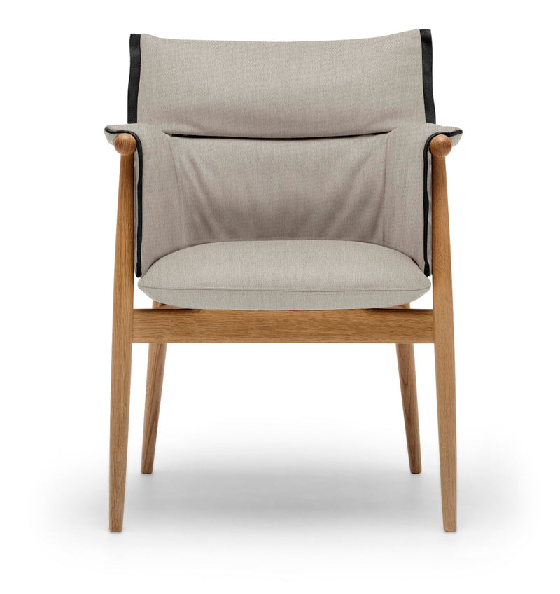 E005 Embrace Armchair - Carl Hansen & Son - Chairs - Oiled Oak/Sif 95 Leather - HORNE
