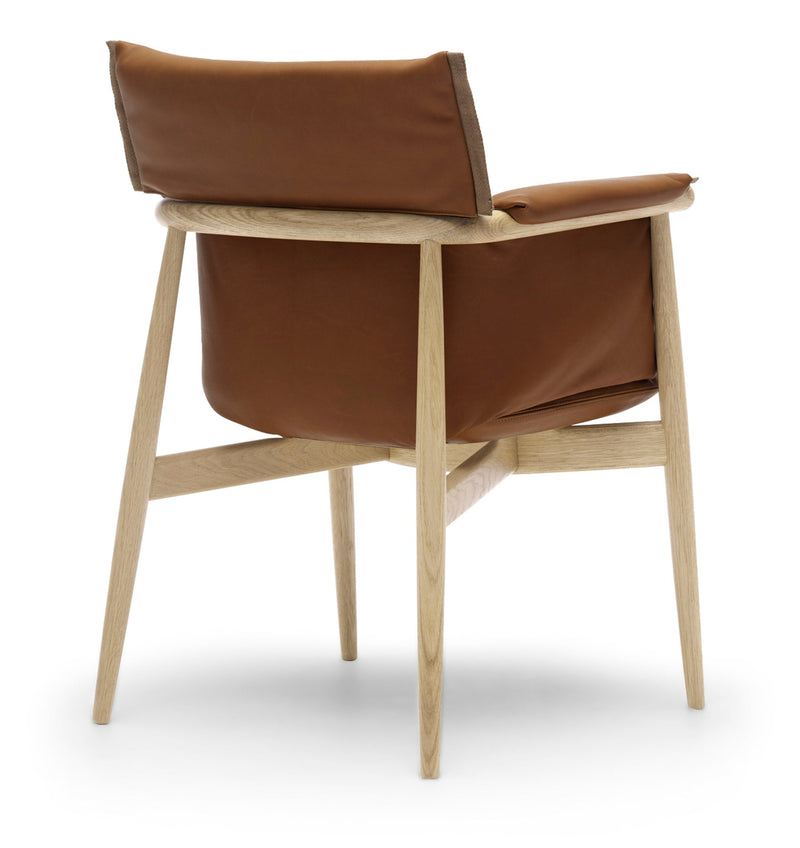 E005 Embrace Armchair - Carl Hansen & Son - Chairs - Oiled Oak/Sif 95 Leather - HORNE