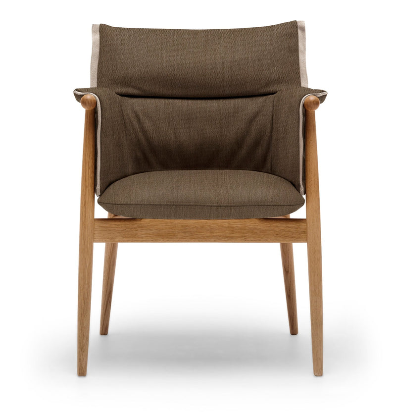 E005 Embrace Armchair - Carl Hansen & Son - Chairs - Oiled Oak/Sif 95 Leather - HORNE