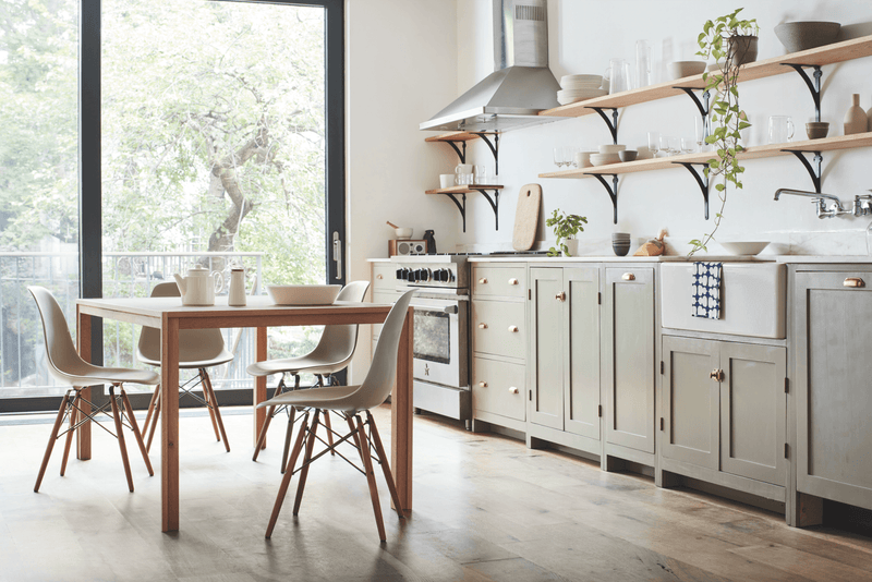 Eames® Molded Fiberglass Side Chair – Dowel Base - Herman Miller® - Chairs - White - Natural Maple - Parchment - HORNE