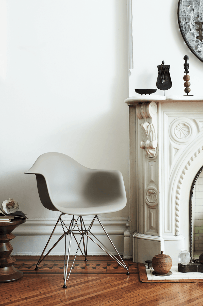 Eames® Molded Plastic Armchair – Wire Base - Herman Miller® - Chairs - White - Standard Glide - Black - HORNE