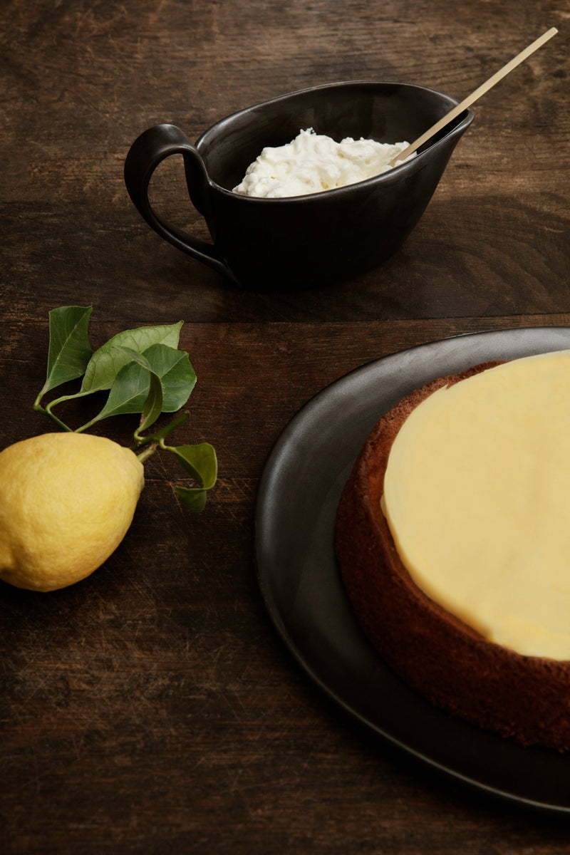 Flow Sauce Boat - Ferm Living - Dinnerware - Black - HORNE