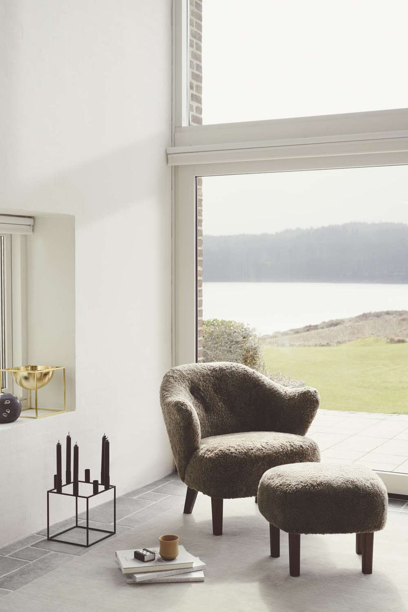 Ingeborg Footstool - Sheepskin - Audo Copenhagen - Stools + Benches + Ottomans - Moonlight - Natural Oak - HORNE