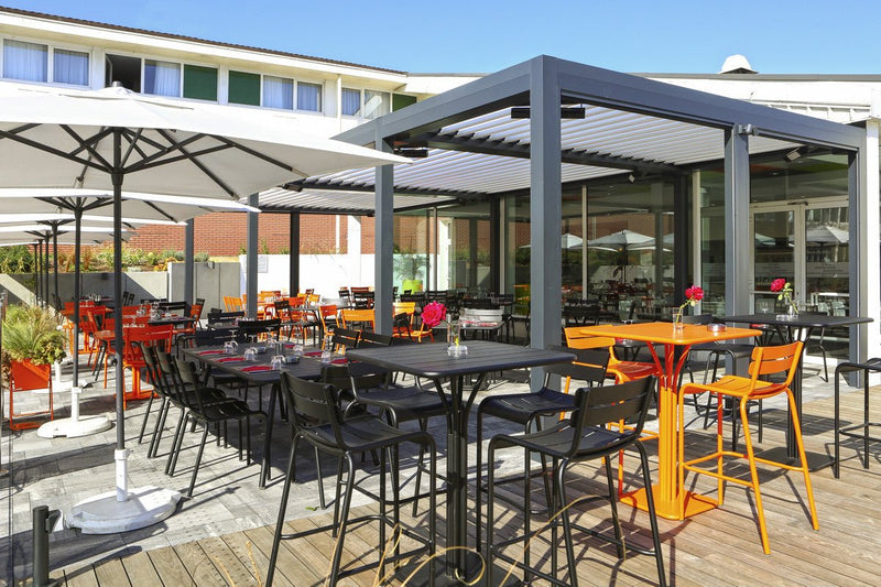 Luxembourg High Pedestal Table 32