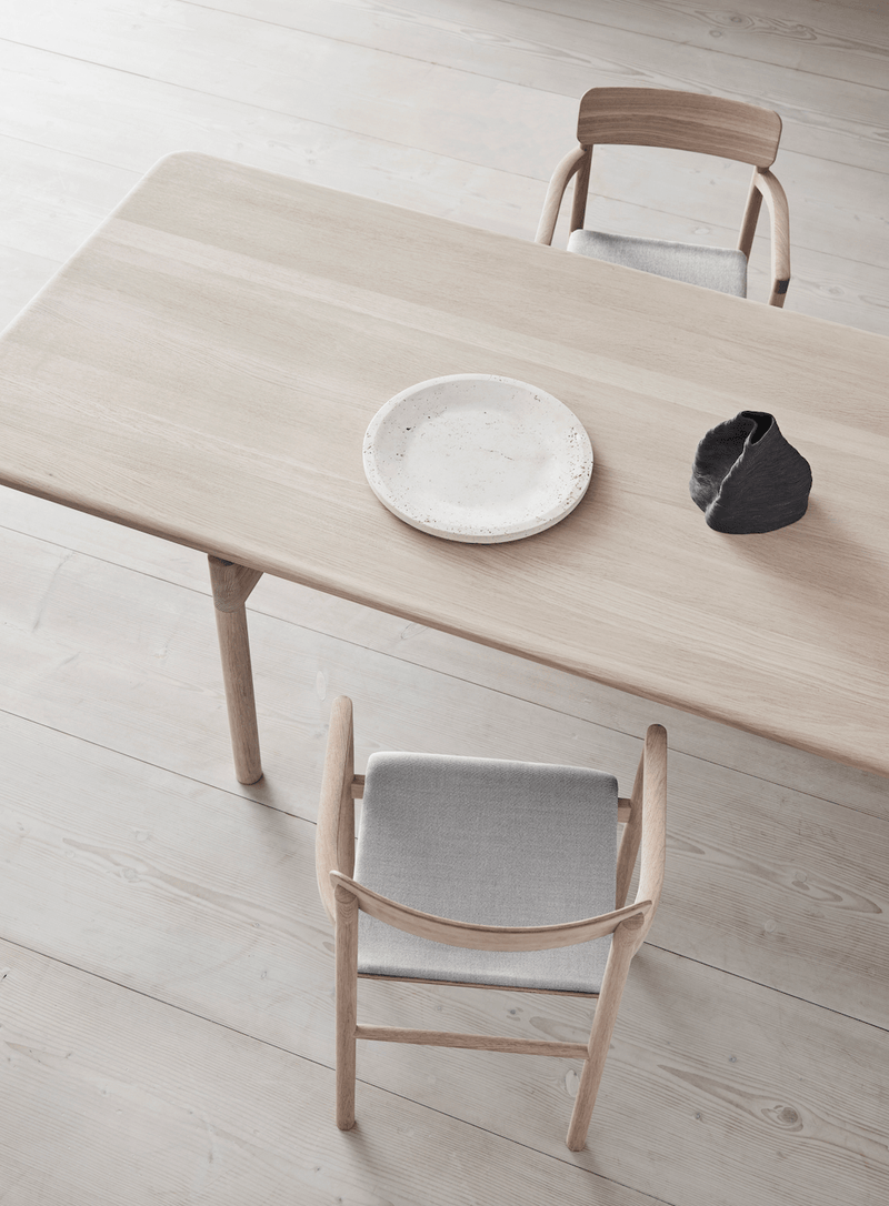 Post Chair - Upholstered Lacquered Oak - Fredericia - Chairs - HORNE